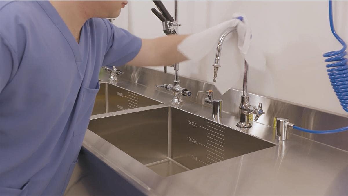 Medline Absorbent Wipers+ Disposable Heavy Duty Dry Wipes, 12" x 12" (90 Count), Use Wet or Dry, Perfect for Skin Care or Home Use, 3X Stronger, Highly Absorbent