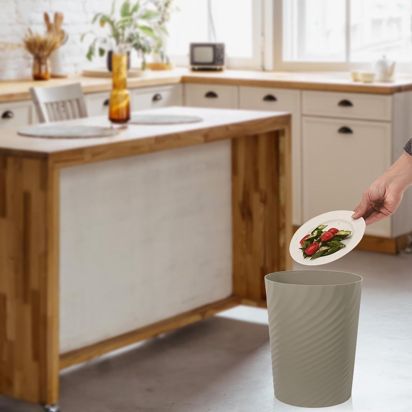 UUJOLY Plastic Small Trash Can Wastebasket, Garbage Container Basket for Bathrooms, Laundry Room, Kitchens, Offices, Kids Rooms, Dorms, (Khaki, 1.8 Gallon)