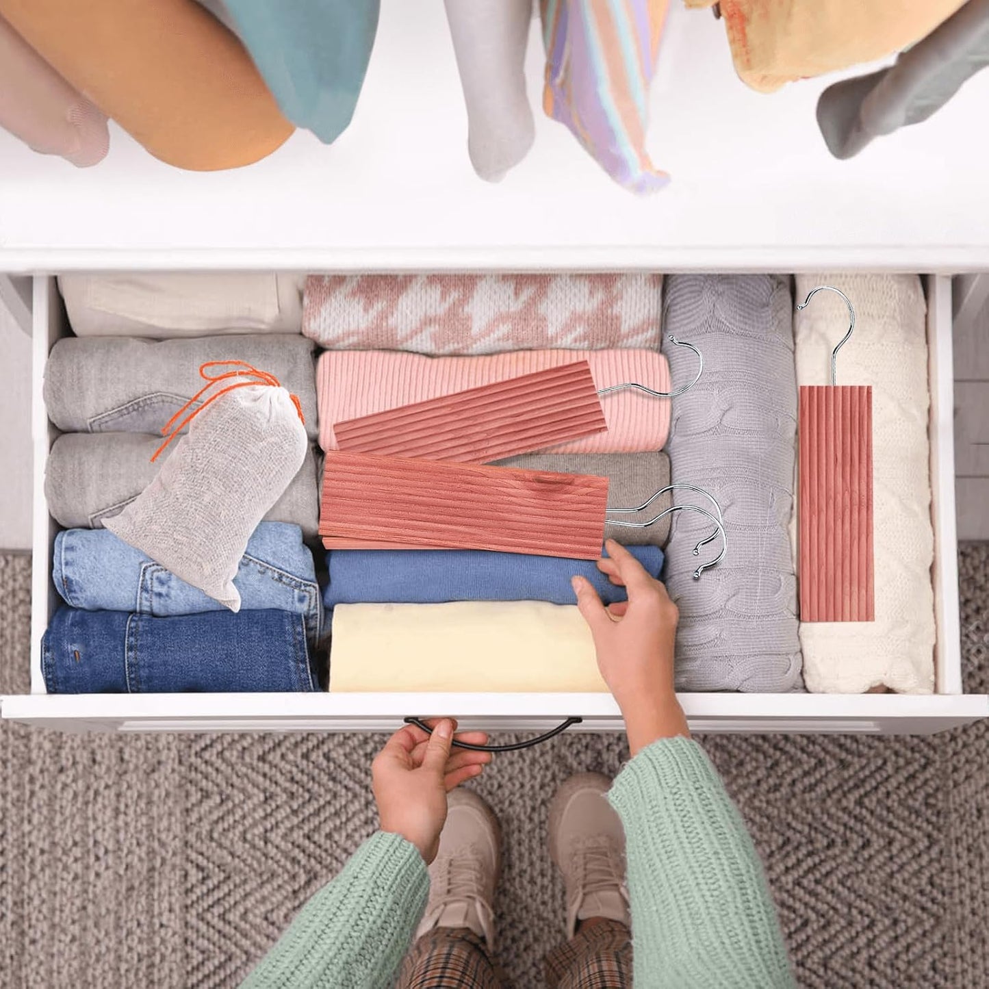 Homode Cedar Blocks, Cedar Hang Ups for Clothes Storage, Cedar Sachets for for Closets and Drawers, Fresh Scent Ceder Wood, 18 Pack