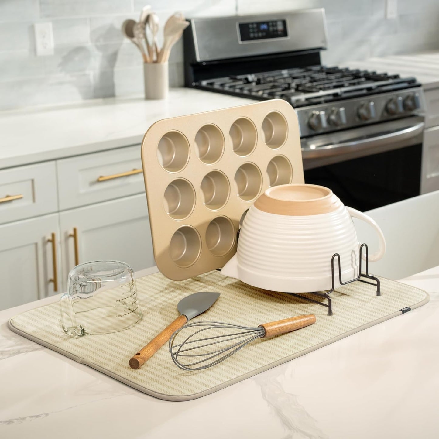 S&T INC. Dish Drying Mat XL, 18” x 24”, Absorbent Microfiber Kitchen Counter Mat, Dish Drying Pad for Dishes, Utensils, Pots and Pans, Extra Large, Cream Distressed Lines