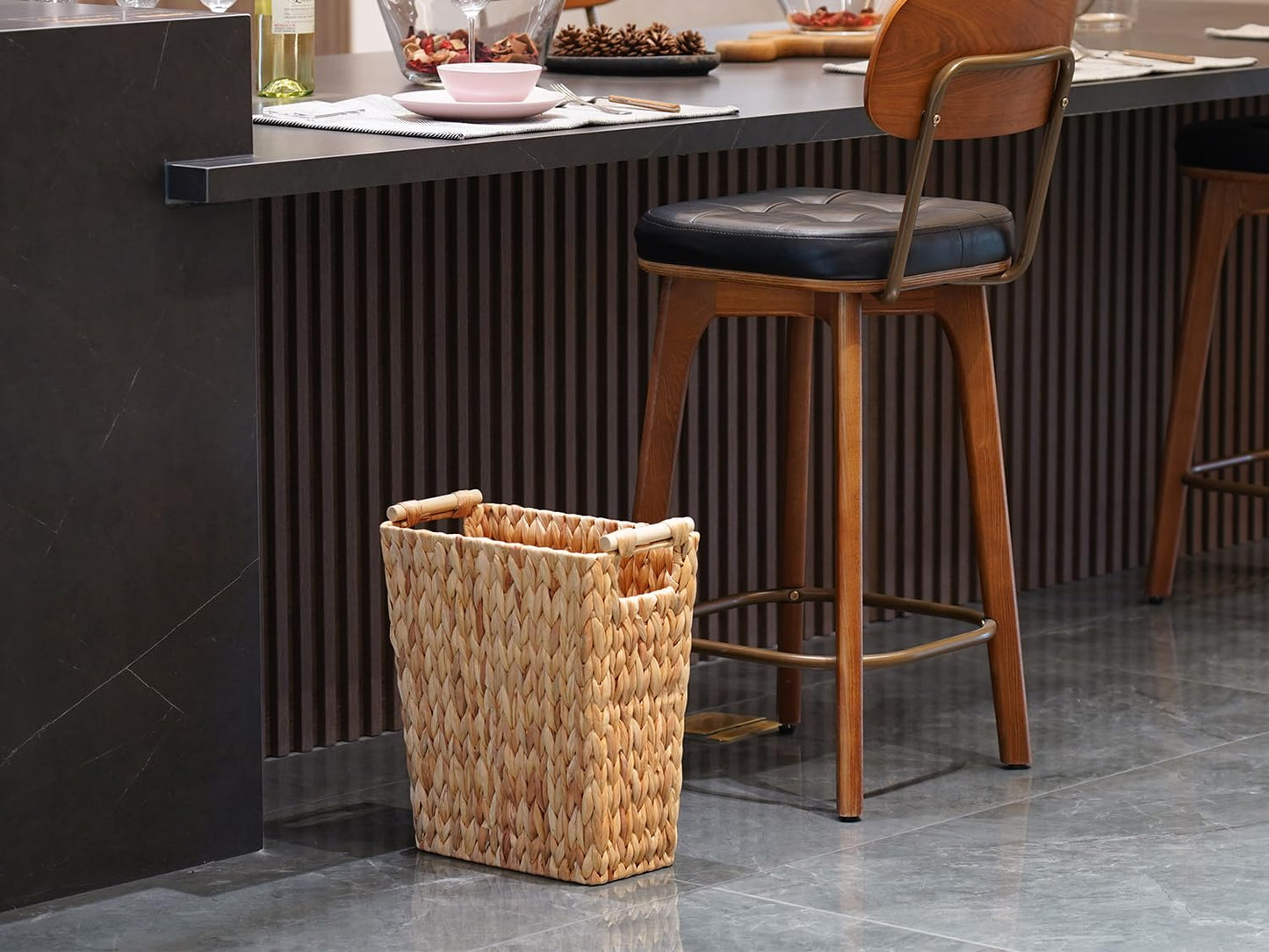 6 Gallon Wicker Trash Can with Wooden Handle,Wicker Waste Basket for Bathroom,Bedroom,Large Narrow Water Hyacinth Trash Basket,Rattan Boho Decor Farmhouse Bathroom Trash Can